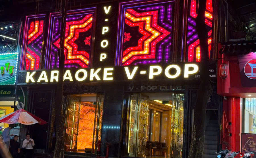 Karaoke V-POP 50 Trung Hoà