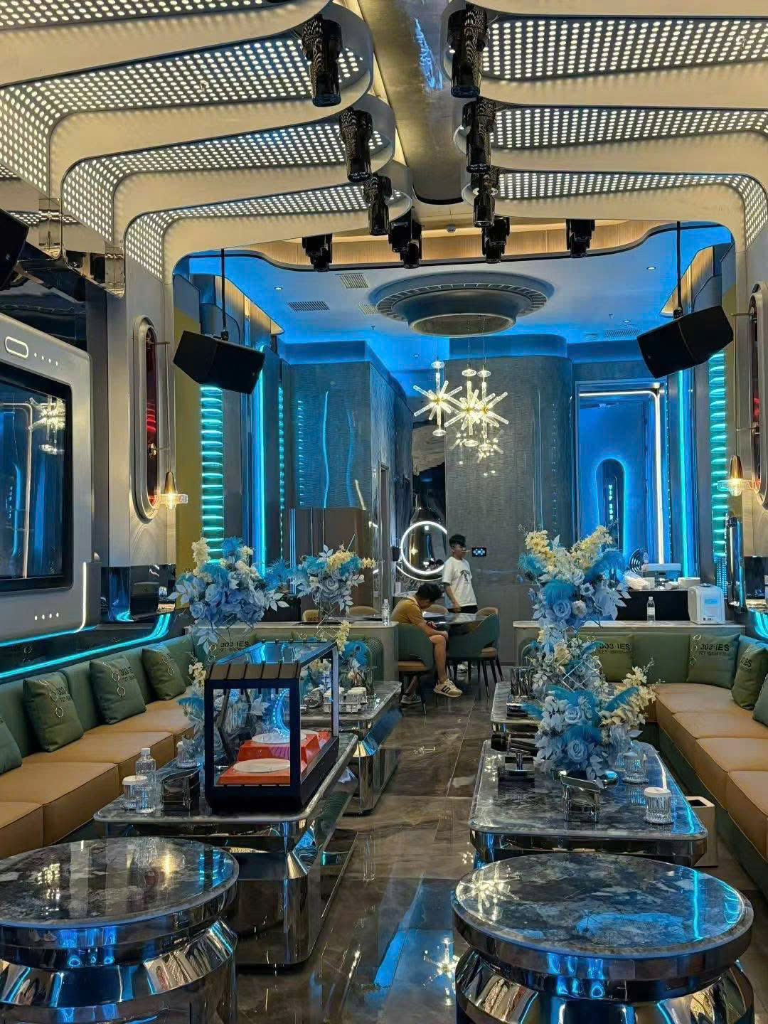 Karaoke Royal Club 97 Cầu Giấy || Đặt Phòng Ngay