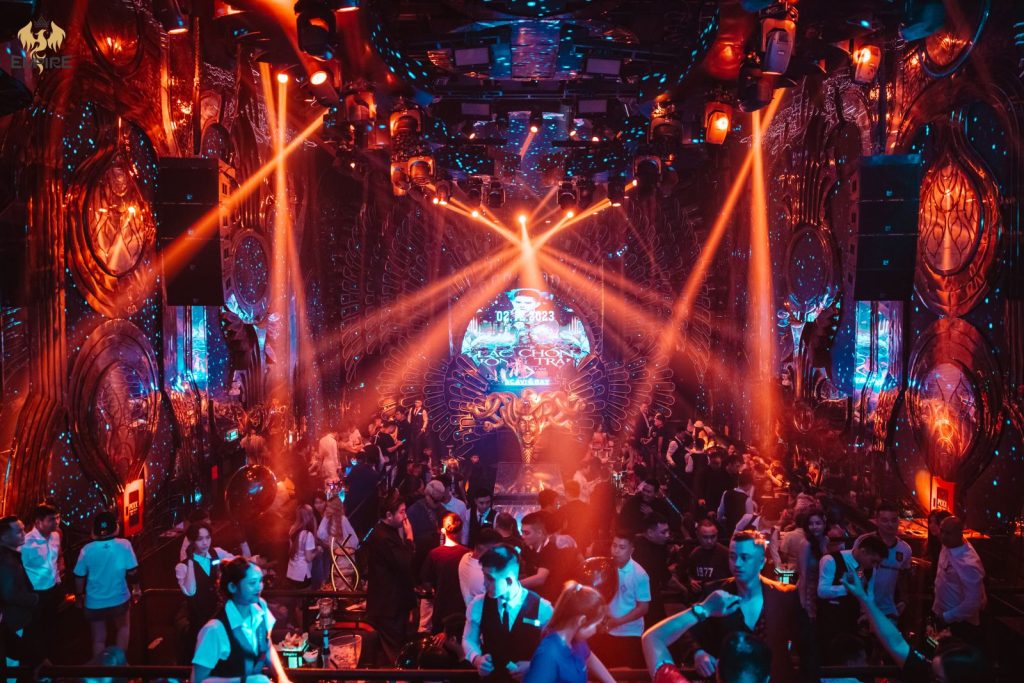 đặt bàn tại Volume Club