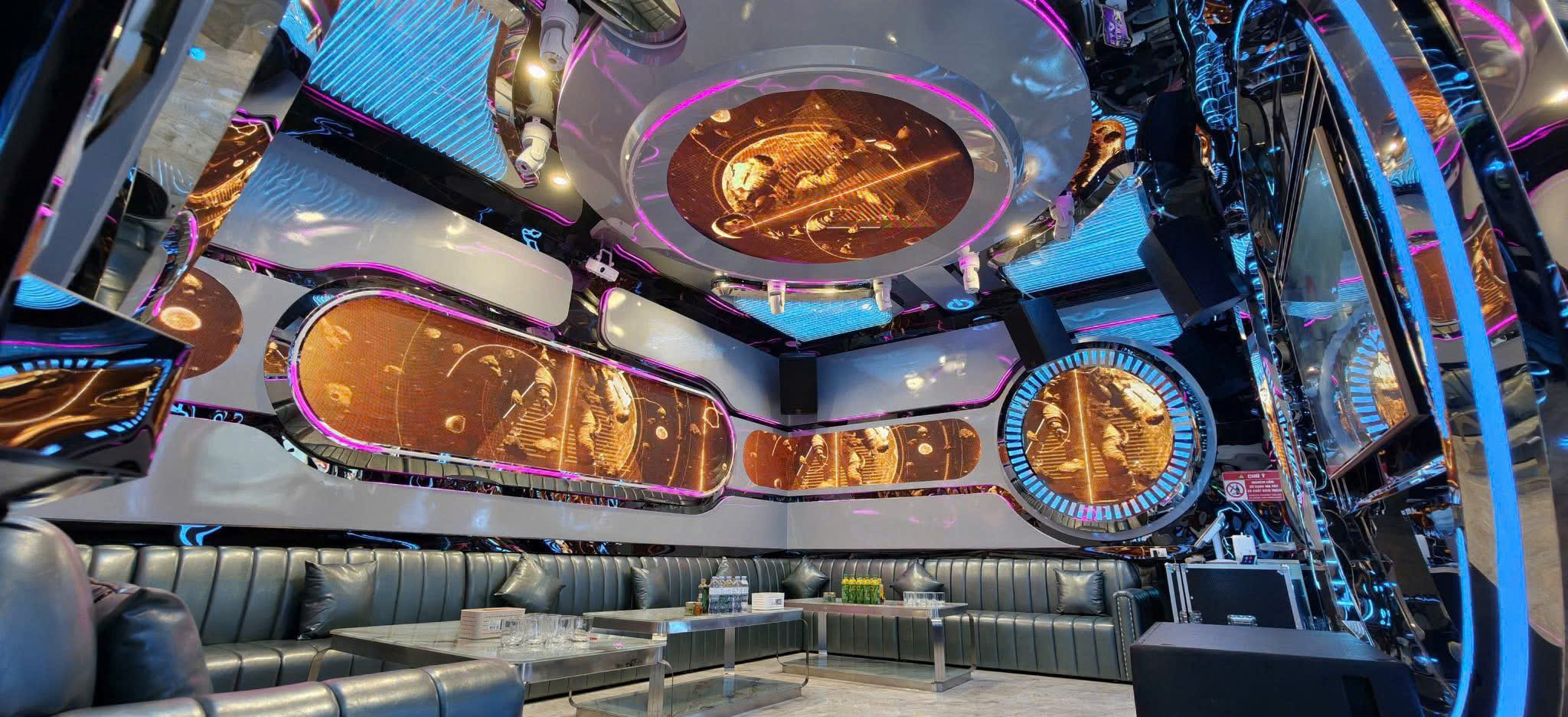 Phòng hát VIP tại Nguyễn Khang - Cầu Giấy