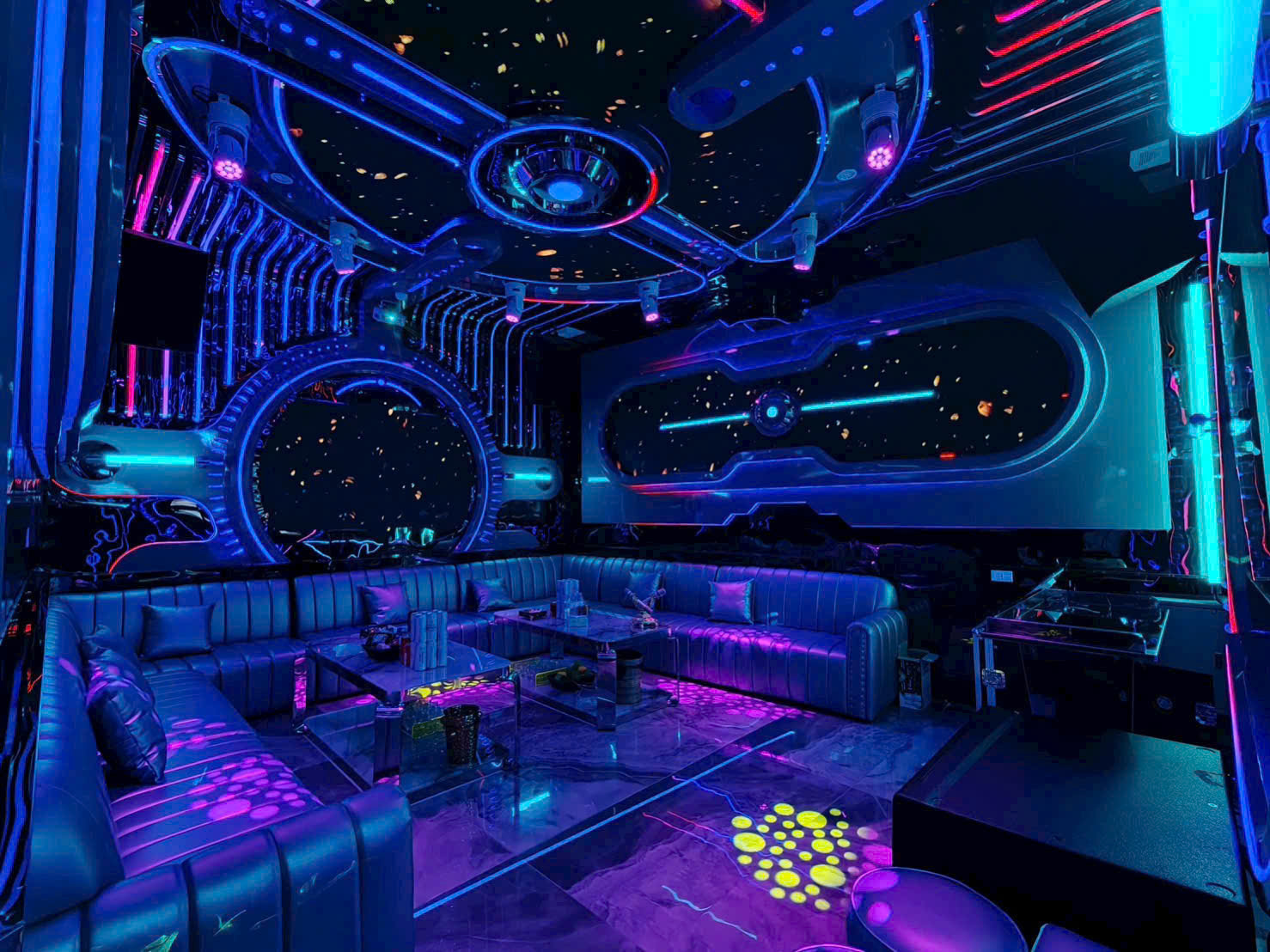 Booking Karaoke Royal Nguyễn Khang